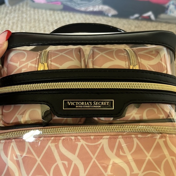 Like new victorias secret 4 piece make up bag set - Picture 2 of 7